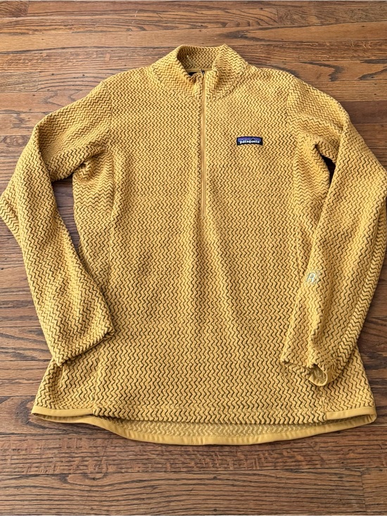 Patagonia Tops - Patagonia R1 Air Quarter Zip Fleece Jacket Pufferfish Gold M EUC
